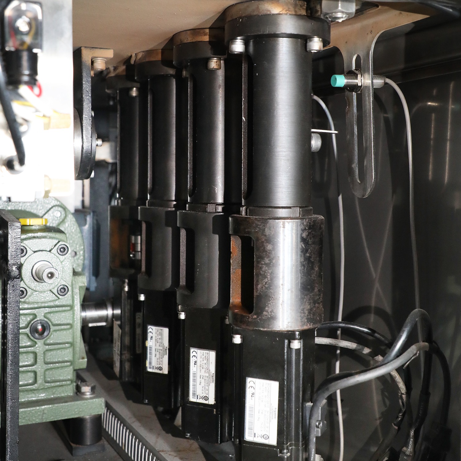 Máquina llenadora y tapadora de e-líquido de alta calidad de operación completamente automática con 220V 50hz 1P