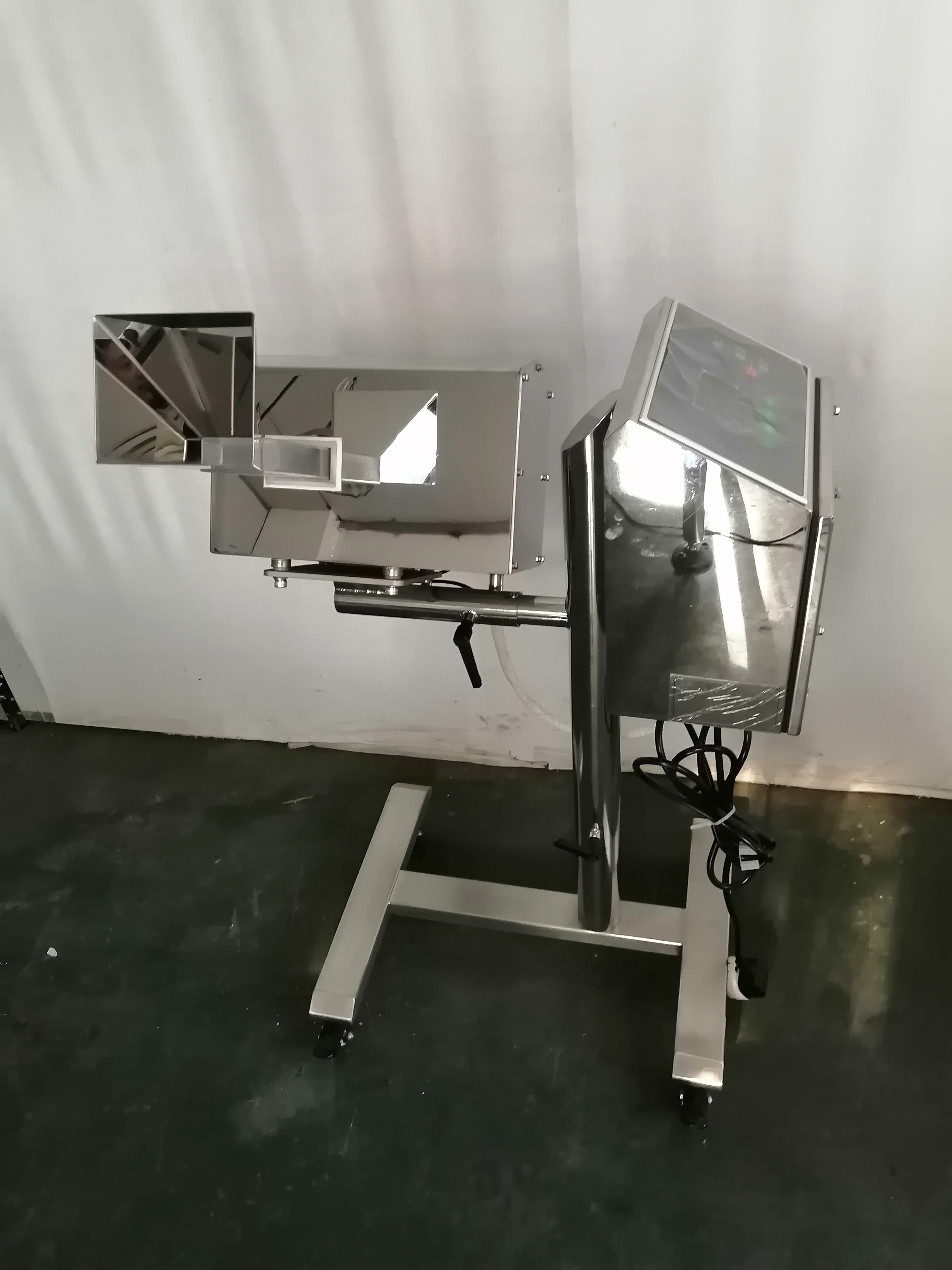 Detector automático de metales automáticos de fábrica para alimentos, farmacéutica, plástico, química, industria de juguetes