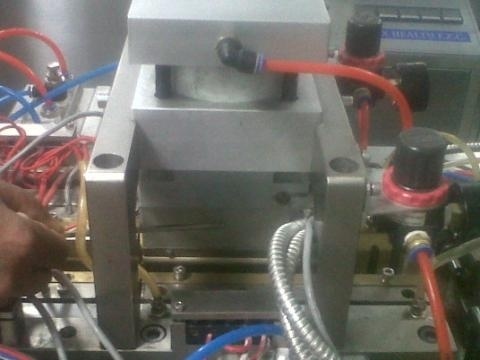 Máquina de llenado de envases de moldes de aluminio para supositorios uretrales (ZS-U)