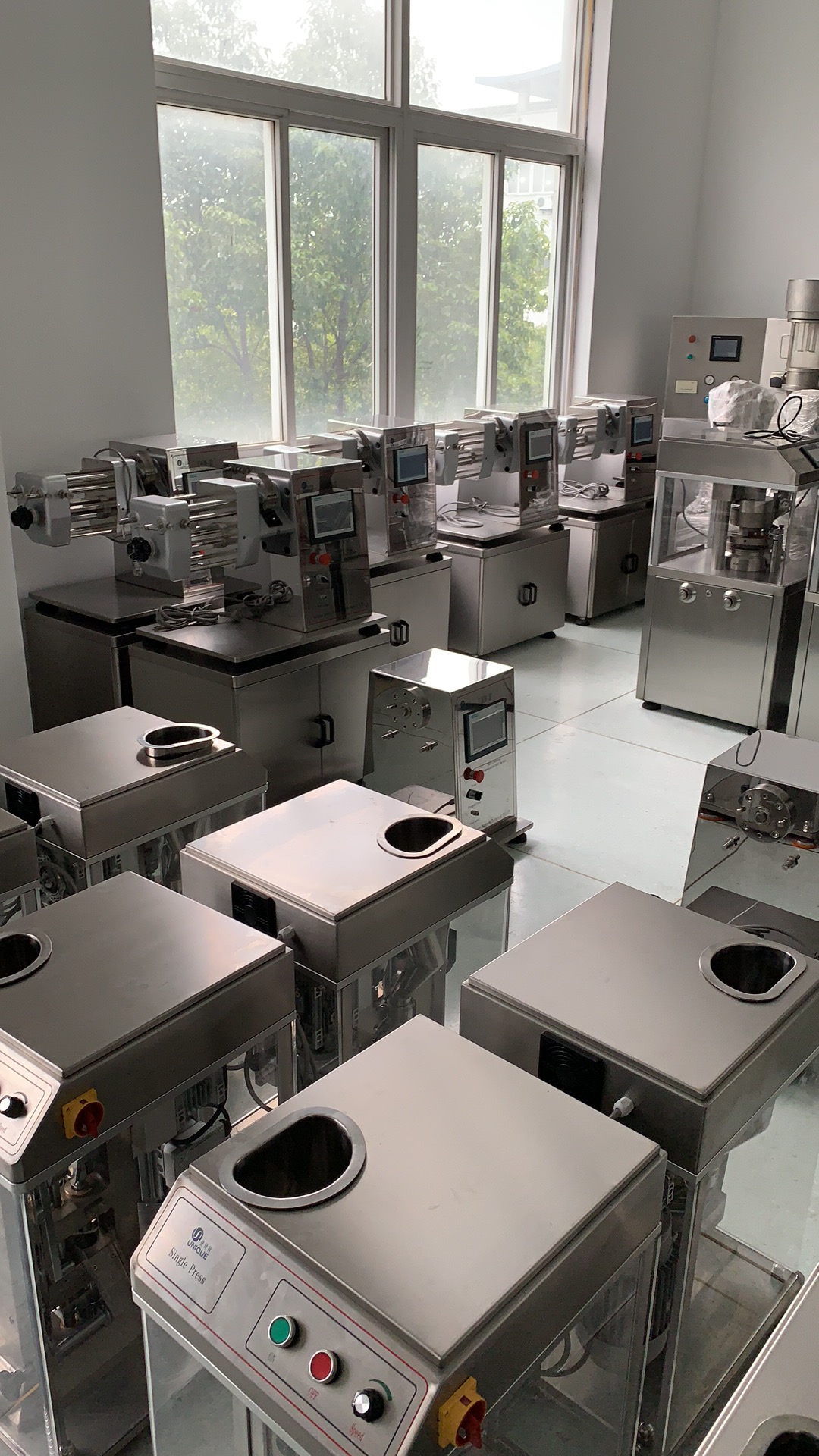 DP12A Single Punch Pharmaceutical Machine Tablet Press 